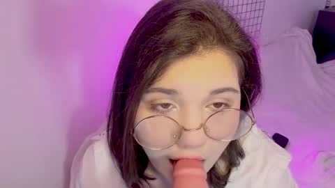 Snapshot of cozypeony chatting on April 1, 2026, 6:25 am Cozy online show from April 1, 2026, 6:25 am