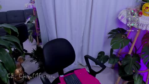 Laura  online show from December 5, 2024, 8:55 am