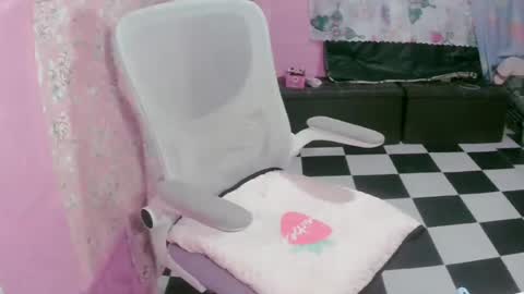 crazy_4u69 online show from June 18, 2026, 10:19 am