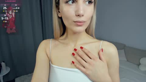 Snapshot of crazy_selfi chatting on January 20, 2025, 1:50 am Emma online show from January 20, 2025, 1:50 am