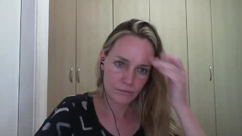 Anny online show from December 3, 2024, 9:56 pm