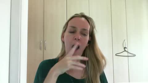 Anny online show from December 4, 2024, 6:28 pm