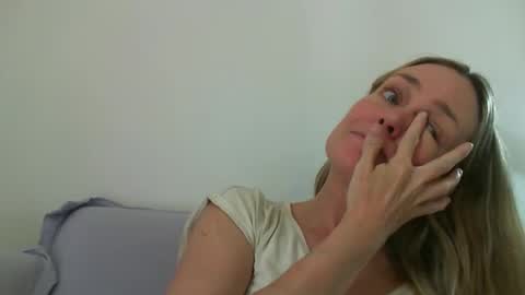 Anny online show from December 10, 2024, 2:28 pm