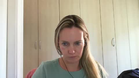 Anny online show from January 3, 2025, 11:57 am