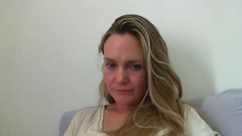 Anny online show from January 17, 2025, 3:11 pm