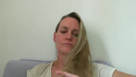 Anny online show from January 17, 2025, 7:05 pm