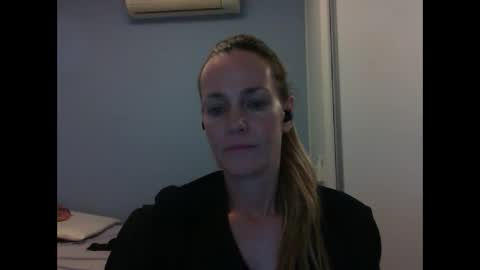 Snapshot of crazyanny chatting on October 2, 2025, 10:50 pm Anny online show from October 2, 2025, 10:50 pm