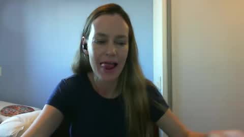 Snapshot of crazyanny chatting on October 6, 2025, 10:45 am Anny online show from October 6, 2025, 10:45 am