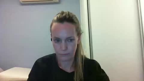 Snapshot of crazyanny chatting on October 8, 2025, 10:51 pm Anny online show from October 8, 2025, 10:51 pm