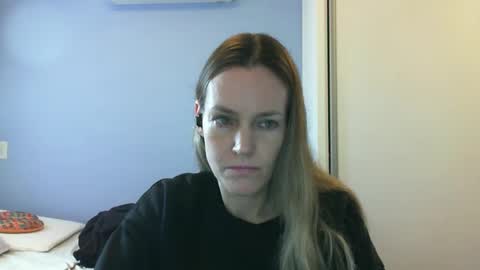 Snapshot of crazyanny chatting on October 9, 2025, 10:57 am Anny online show from October 9, 2025, 10:57 am