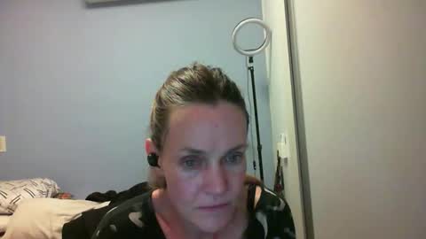 Anny online show from November 3, 2025, 12:24 am