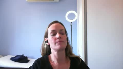 Anny online show from November 12, 2025, 3:45 pm