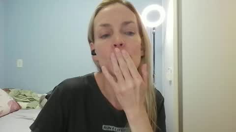 Anny online show from April 23, 2026, 12:29 pm