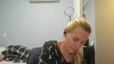 Anny online show from May 4, 2026, 12:17 am