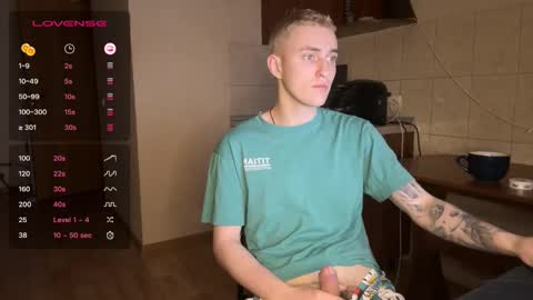 Snapshot of crazybottom99 chatting on January 30, 2025, 11:13 pm Alex online show from January 30, 2025, 11:13 pm