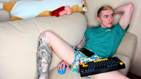 Snapshot of crazybottom99 chatting on February 27, 2025, 4:43 pm Alex online show from February 27, 2025, 4:43 pm