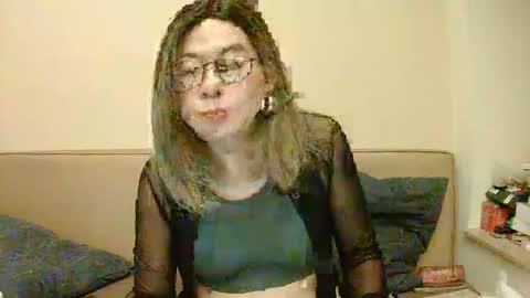 Snapshot of crazychika chatting on October 19, 2025, 3:34 pm Kelly   online show from October 19, 2025, 3:34 pm