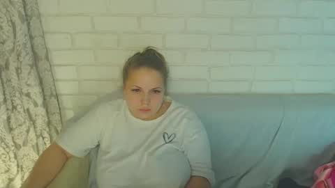 Crazyy Girl  online show from February 7, 2025, 6:34 pm