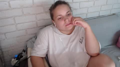 Snapshot of crazyy_girl_ chatting on October 31, 2025, 3:24 pm Crazyy Girl  online show from October 31, 2025, 3:24 pm