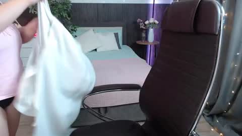 Crazyy Girl  online show from June 22, 2026, 1:51 am
