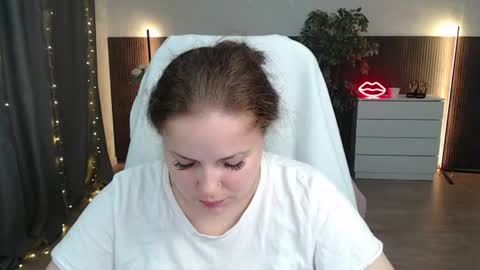 Crazyy Girl  online show from June 26, 2026, 3:00 am