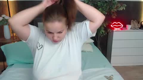 Crazyy Girl  online show from July 28, 2026, 3:35 am