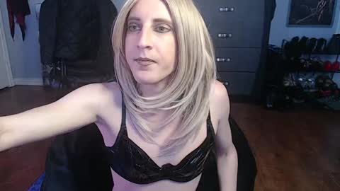 Snapshot of creamy_lust chatting on February 26, 2025, 3:42 am Sylvia online show from February 26, 2025, 3:42 am