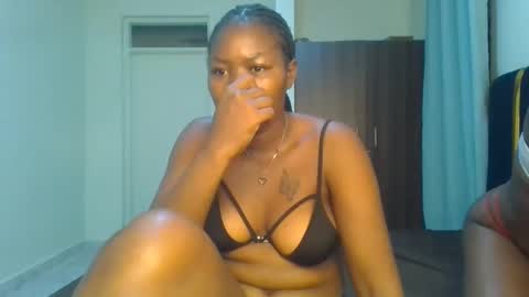 creamy_pie1 online show from May 7, 2026, 12:05 am