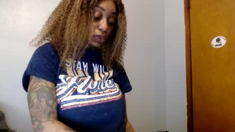 Snapshot of creamyexotica chatting on December 17, 2025, 5:30 pm CreamyExotica online show from December 17, 2025, 5:30 pm