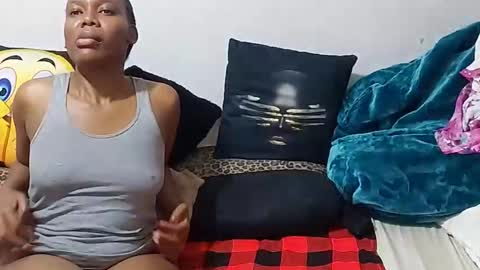 creamyhub online show from December 18, 2025, 9:32 pm