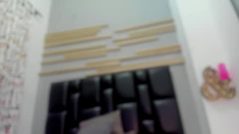 criistal_castro online show from May 15, 2026, 12:45 pm
