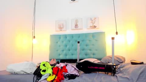 cris_dulce online show from September 28, 2025, 6:13 pm