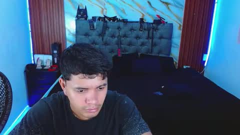 CRISANDMERY online show from December 2, 2025, 2:39 am