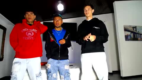 Snapshot of crismens chatting on October 8, 2025, 11:52 am crismens online show from October 8, 2025, 11:52 am