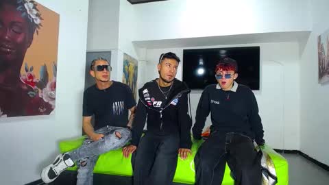 Snapshot of crismens chatting on October 24, 2025, 12:45 pm crismens online show from October 24, 2025, 12:45 pm