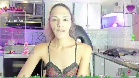 Snapshot of crisozzz chatting on June 11, 2026, 5:44 pm Cristina Onazis online show from June 11, 2026, 5:44 pm