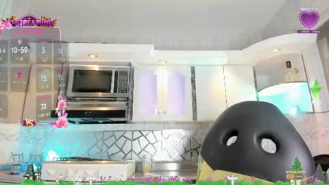 Snapshot of crisozzz chatting on June 14, 2026, 5:37 pm Cristina Onazis online show from June 14, 2026, 5:37 pm