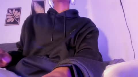 criss_zuri online show from April 22, 2026, 11:45 am