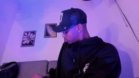 criss_zuri online show from April 27, 2026, 12:03 pm