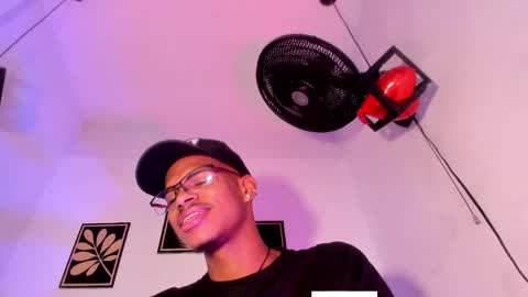 criss_zuri online show from May 11, 2026, 12:00 pm