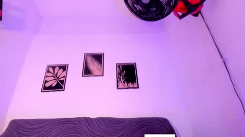 criss_zuri online show from May 12, 2026, 11:40 am