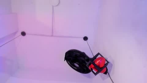 criss_zuri online show from May 16, 2026, 12:48 pm
