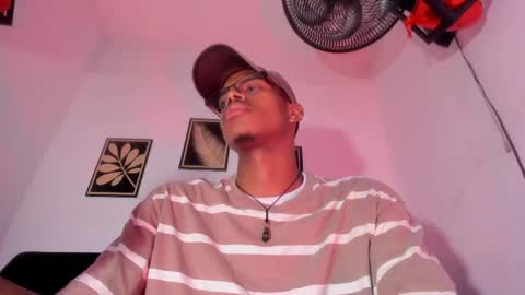 criss_zuri online show from May 20, 2026, 12:11 pm