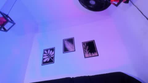 criss_zuri online show from June 5, 2026, 12:44 pm