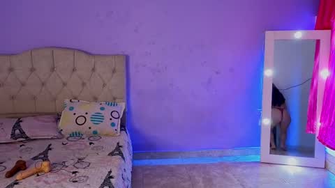 cristal online show from May 20, 2026, 8:04 pm