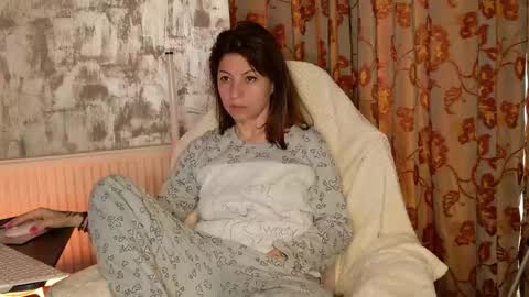 crissy_love online show from May 6, 2026, 5:03 am