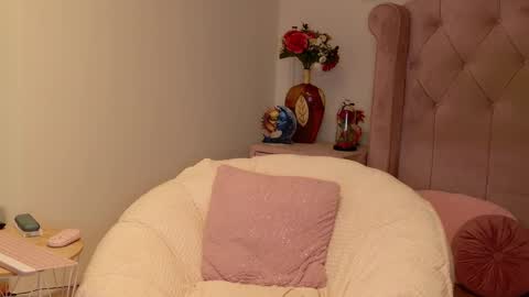 crissy_love online show from June 9, 2026, 8:48 am