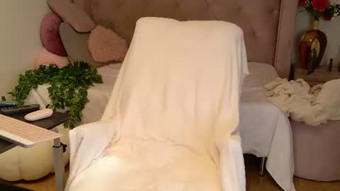 crissy_love online show from July 6, 2026, 11:40 am