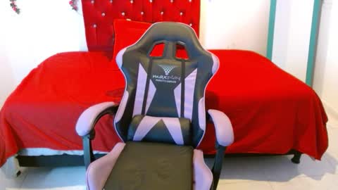 cristal1609 online show from March 17, 2026, 2:42 pm