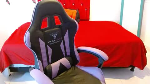 cristal541658 online show from March 17, 2026, 1:36 pm